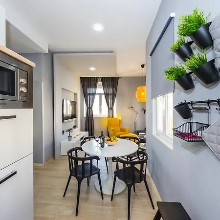 Harbour Lounge * Zara